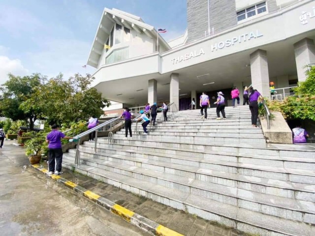 ผอ.รพ.ท่าศาลา เผยผลการตรวจผู้ใกล้ชิด น.ศ.เหยื่อไวรัสโควิด-19 50 คนแรกไม่พบติดเชื้อเพิ่ม
