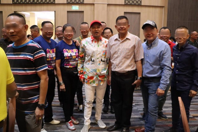 ฉาว "เสี่ยบอย" ร่วมงานเลี้ยงรุ่นตำรวจ กระทบไหล่นายพล