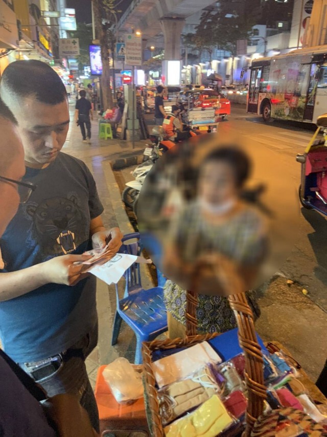 ตำรวจบางรัก ลุยจับขายหน้ากากอนามัยเกินราคา
