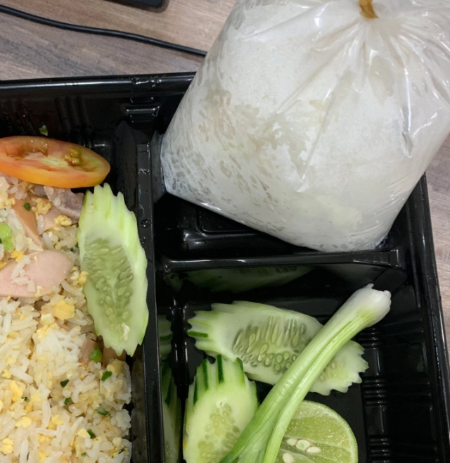 สาวสั่งข้าวผัด ปรี๊ดแตก! หลังเปิดกล่องมาดู