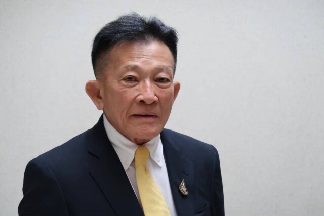สมพงษ์" แนะรัฐบาลใช้ "ความจริง ความเป็นระบบ ความเด็ดขาด" สู้ COVID-19