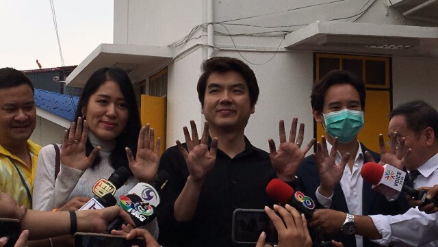 "พิธา-พรรณิการ์-ปิยบุตร" ปัดไม่รับผิด 5 ข้อหาชุมนุมสกายวอร์ค