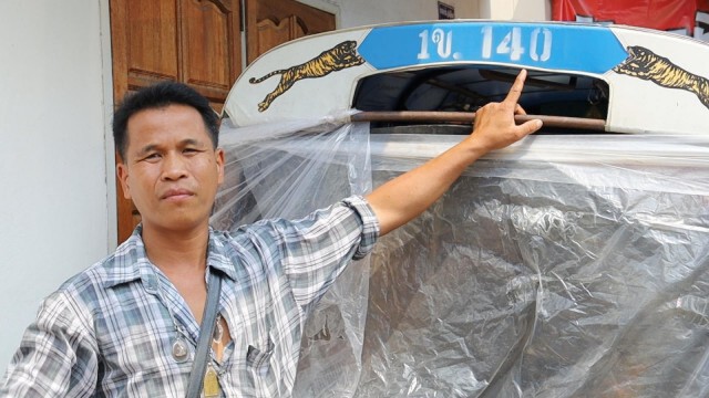 หนุ่ม รปภ. ดวงเฮงถูกหวย 6 ล้าน หลังถูกแม่ค้ายัดเยียดให้ซื้อ