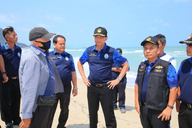 กรมทะเล เร่งจัดการปัญหาก้อนน้ำมันเกลื่อนหาด จ.นครศรีธรรมราช