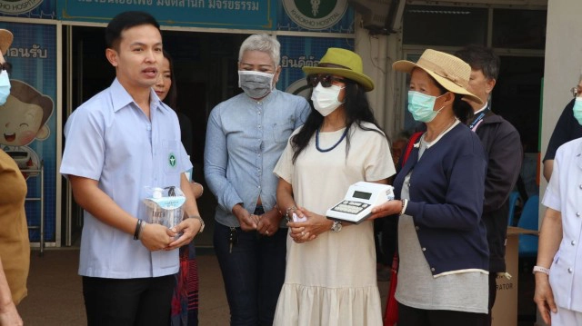 ชมรมปันสุข ร่วมกันมอบหน้ากากอนามัย แก่โรงพยาบาลเขาค้อ