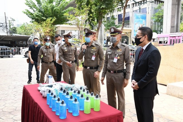 คลังมอบอุปกรณ์ป้องกันไวรัสโควิด-19 สน.บางซื่อ