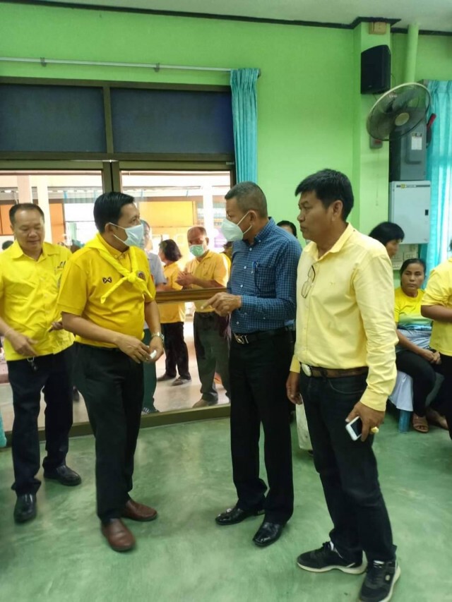 อบต.หงษ์เจริญ ร่วมกับ วิทยาลัยการอาชีพท่าแซะ จัดอบรมการทำหน้ากากอนามัย