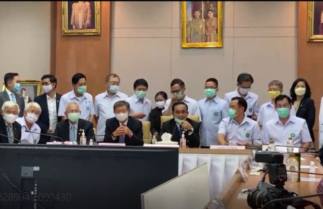 บิ๊กตู่ ชื่นชม บุคลากรทางการแพทย์. พร้อมมอบนโยบายเกี่ยวกับสถานการณ์โควิด-19