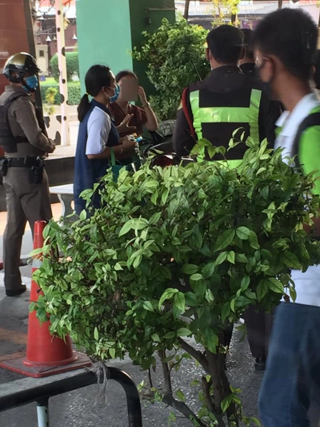 รวบแล้ว!! สาวจีน อาละวาด ไล่ถ่มน้ำลาย ทั้ง บขส.-รถไฟ