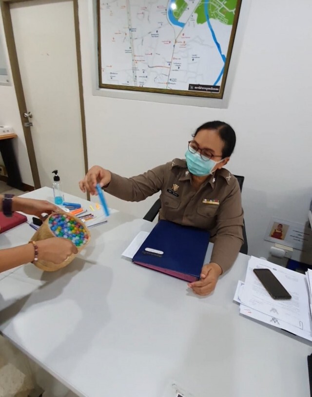 โรงพักเมืองเลย ตั้งจุดคัดกรอง-เจลล้างมือ