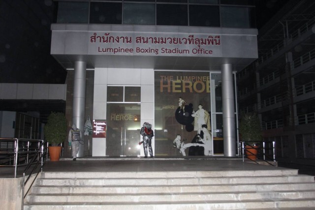 ทหารลุยฉีดฆ่าเชื้อโควิด-19 สนามมวยลุมพินี