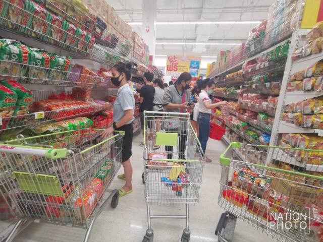 ปชช. เริ่มกักตุนอาหารหลังได้ยินข่าวปิดห้างฯ
