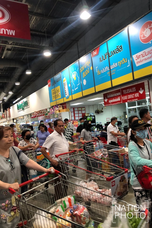 ประชาชนแห่ตุนอาหาร หลัง กทม.ประกาศปิดห้าง