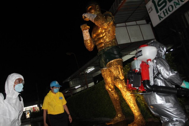 ทหารระดมฉีดฆ่าเชื้อโควิด-19 ค่ายมวยแมทธิว ดีน
