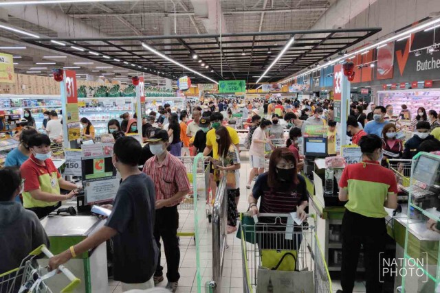 ปชช. เริ่มกักตุนอาหารหลังได้ยินข่าวปิดห้างฯ
