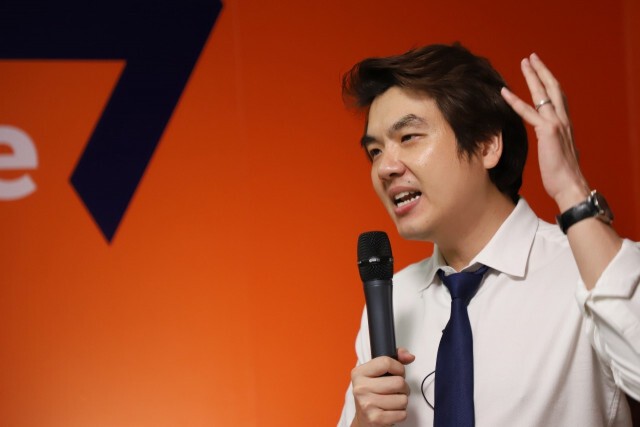 "ธนาธร" ชี้พร้อมเผชิญหน้าวิกฤต ด้วยอุดมการณ์-เป้าหมายเดิม