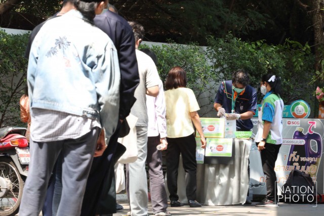 บางจาก ใกล้สถานี BTS ธนบุรี เเจกฟรีเจลแอลกอฮอล์
