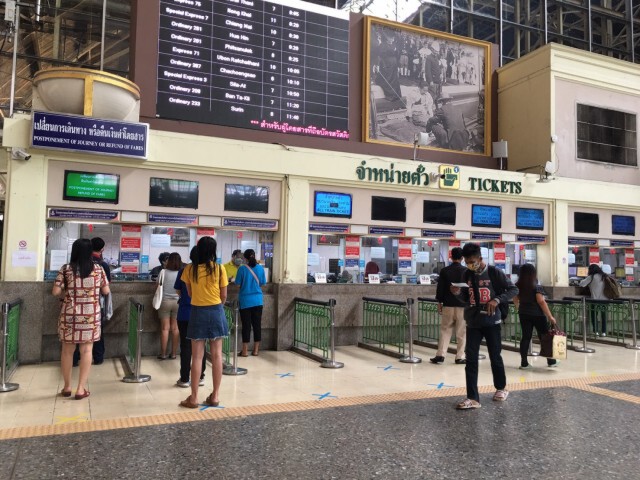 สถานีรถไฟหัวลำโพง เช้านี้ผู้โดยสารไม่หนาแน่น