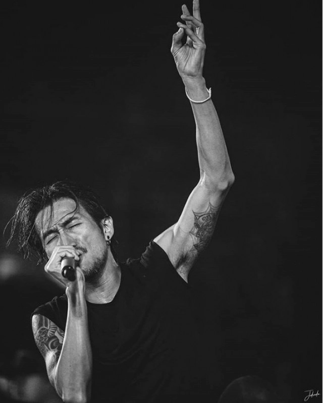 "ตูน" ควง "ก้อย" มาส่งเพลงให้กำลังเจ้าหน้าที่ ต่อสู้กับไวรัสโควิด