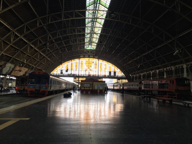 สถานีรถไฟหัวลำโพง เช้านี้ผู้โดยสารไม่หนาแน่น