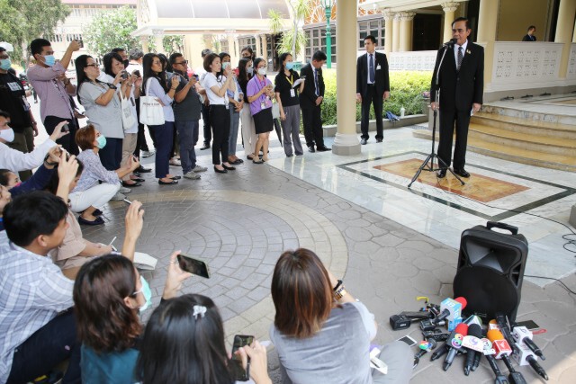 "ทำเนียบฯ" กำหนดจุดสัมภาษณ์ "นายกฯ-ครม." ห้าม "สื่อ" ยื่นไมค์รุมล้อม