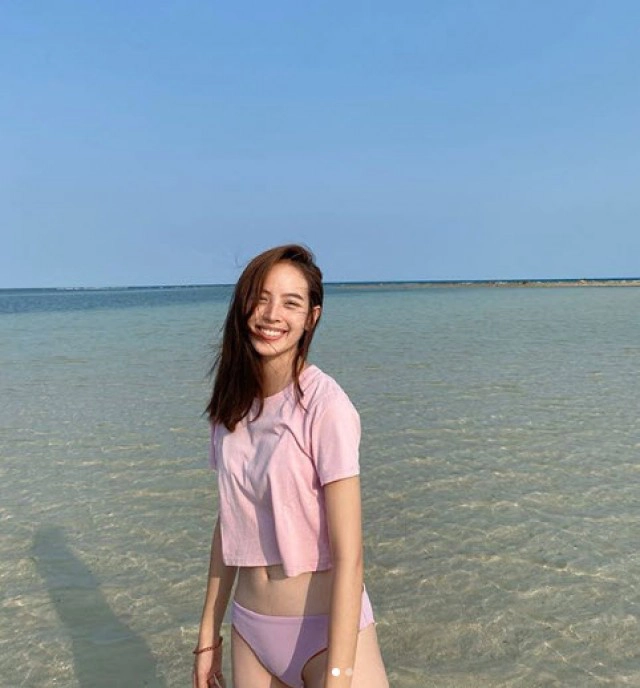 "ณิชา" สะบัดลุคน่ารัก แจกความเซ็กซี่เบาๆกับบิกินี่ตัวจิ๋ว ริมชายหาด