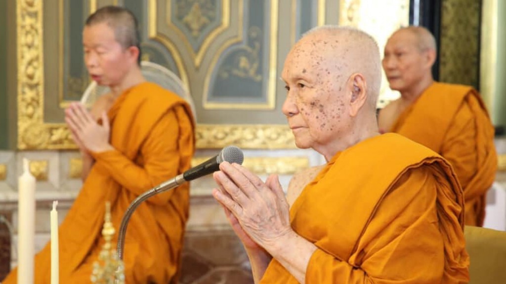 บรรยากาศสวดมนต์ เพิ่มพลังใจไล่โควิด-19 บรรยากาศสวดมนต์ เพิ่มพลังใจไล่โควิด-19