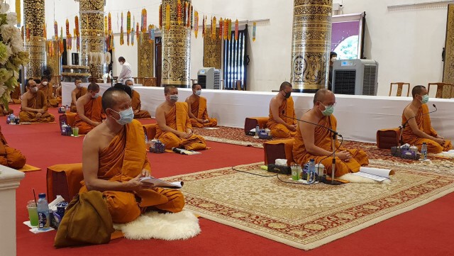 พระสงฆ์ ร่วมสวดพระพุทธมนต์ พร้อมๆกัน ปัดเป่าโควิด-19