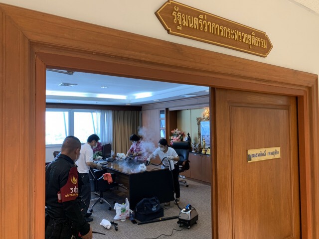 ลุยกำจัดเชื้อโรค กระทรวงยุติธรรม