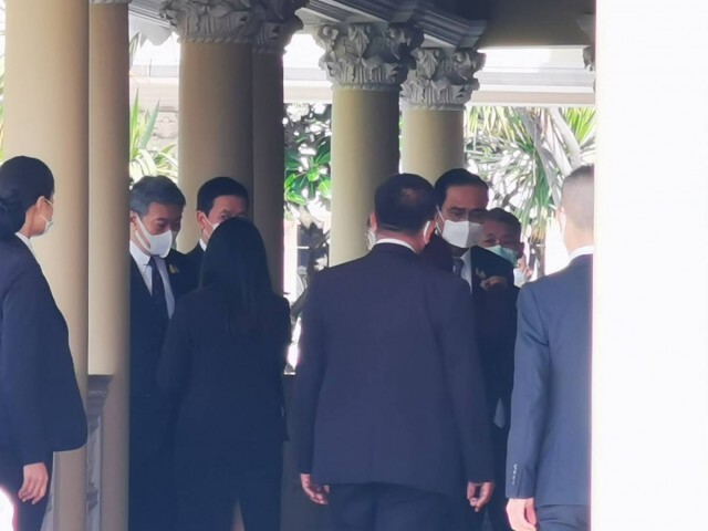"บิ๊กตู่" เรียกประชุม ศอฉ.ทันที หลัง พ.ร.ก.ฉุกเฉิน เริ่มบังคับใช้วันนี้