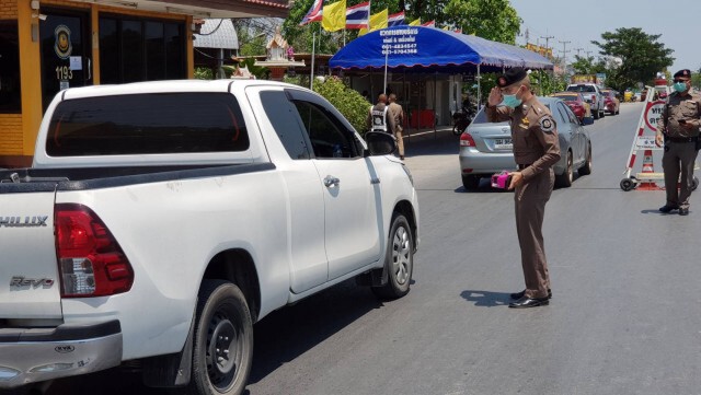 ตร.ทางหลวงนครปฐม เข้มคัดกรองโควิด-19