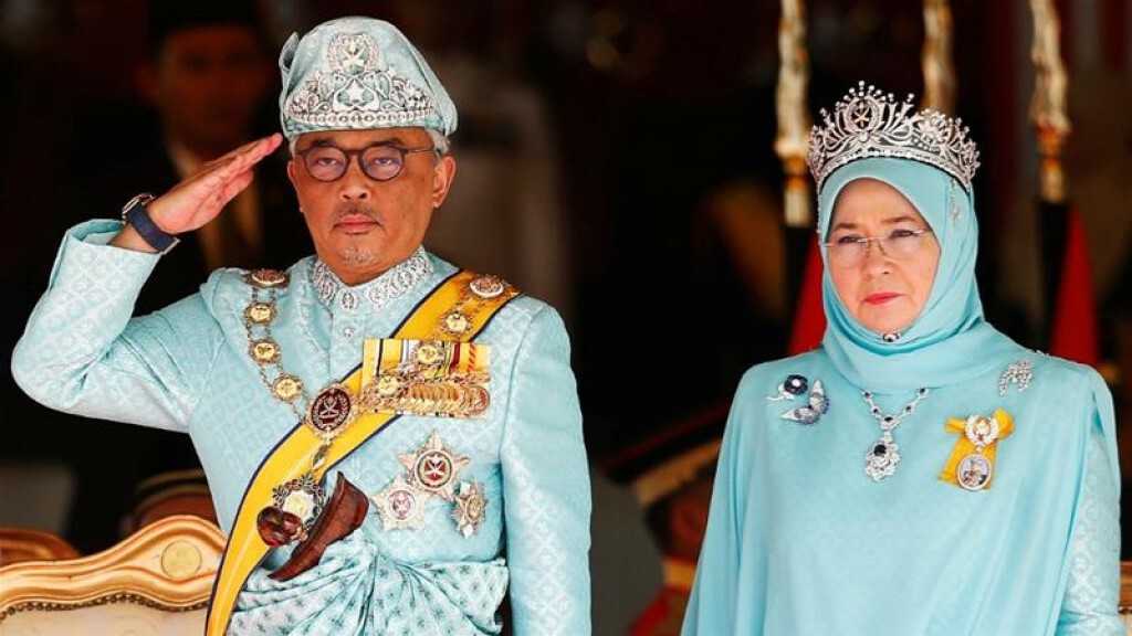 กษัตริย์-ราชินีมาเลเซีย กักโรค 14 วัน