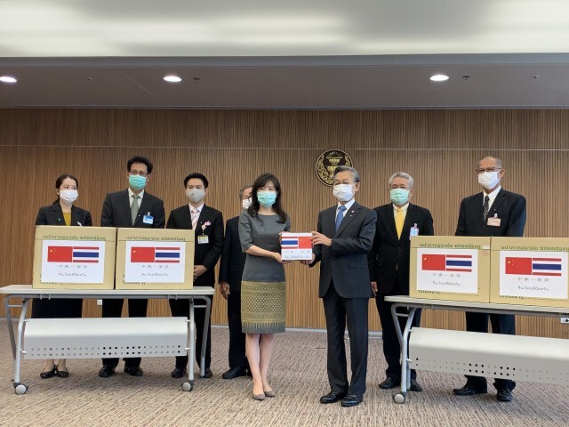 สถานทูตจีน มอบหน้ากากอนามัยให้รัฐสภาสู้โควิด-19