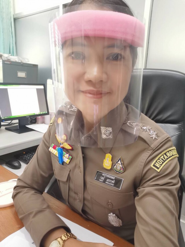 สตม.ปิ๊งไอเดีย สอนทำหน้ากาก "เฟซ ชิลด์" สู้โควิด-19