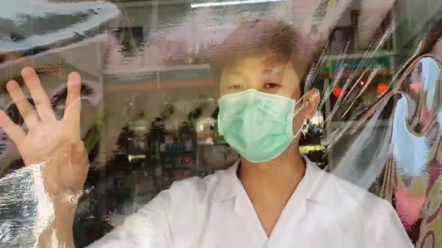 ร้านขายยาโคราช ปิ๊งไอเดีย! ปรับตัวสู้โควิด-19 ปรับรูปแบบการขาย