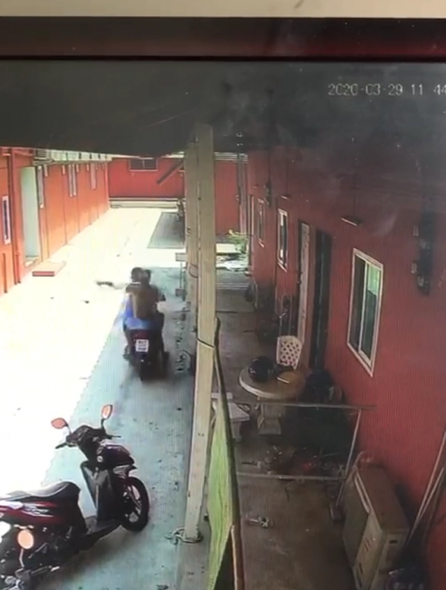 เปิดนาทีนักโทษชายแหกคุก ขโมย จยย.ชาวบ้านซิ่งหนี สุดท้ายไปไม่รอด ก่อนเผ่นไม่คิดชีวิต