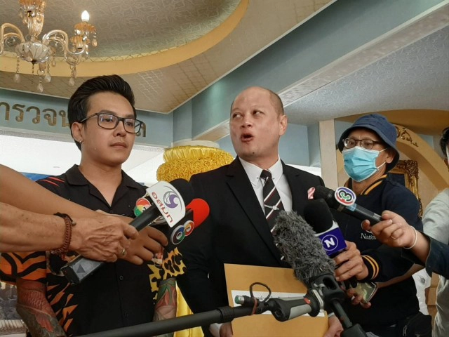 ผบช.น. สั่งเด้งตำรวจท่าพระ ตั้งด่านยัดข้อหา-รีดเงิน "เน็ตไอดอลชื่อดัง"