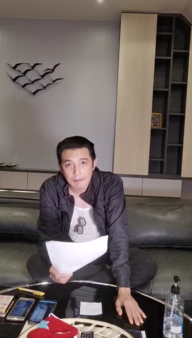 "ศรราม" ไลฟ์สด แจงปมโกงหน้ากากอนามัยเกือบล้าน