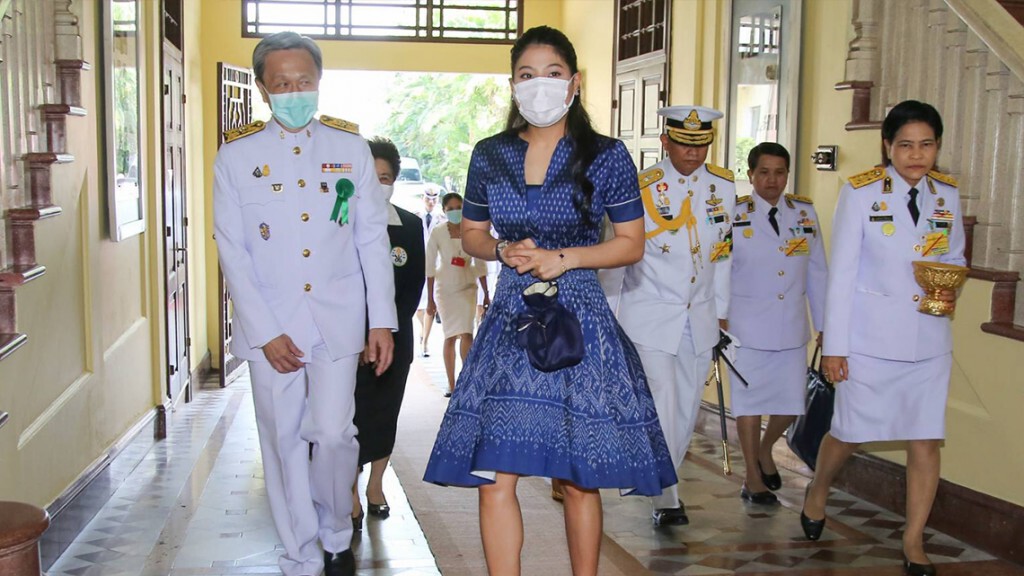 "เจ้าฟ้าสิริวัณณวรี" พระราชทานสิ่งของส่วนพระองค์ ให้คณะแพทย์ศิริราช รักษาโควิด-19 "เจ้าฟ้าสิริวัณณวรี" พระราชทานสิ่งของส่วนพระองค์ ให้คณะแพทย์ศิริราช รักษาโควิด-19
