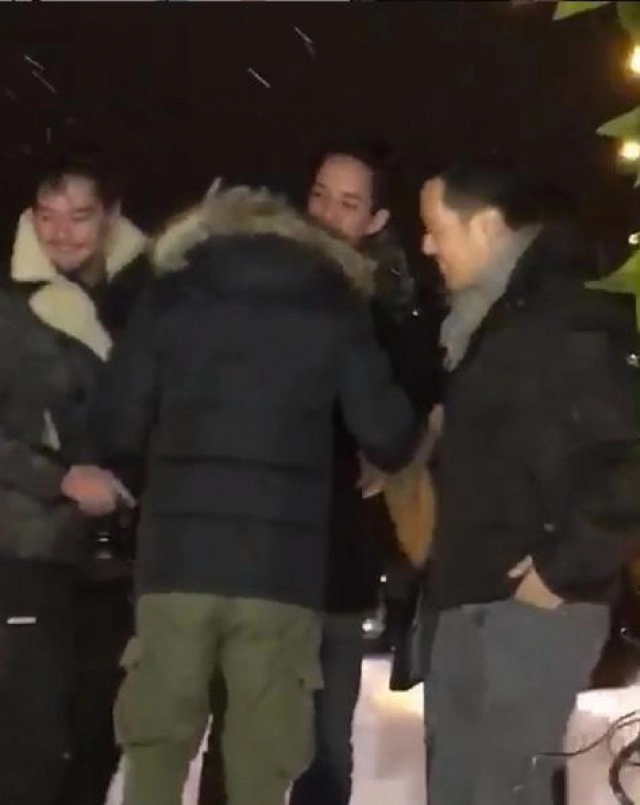 เปิดภาพวินาทีเเห่งความรัก "หลุยส์ สก๊อต" ขอเเต่งงาน "นุ่น รมิดา"