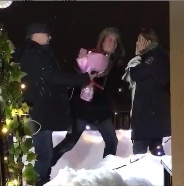 เปิดภาพวินาทีเเห่งความรัก "หลุยส์ สก๊อต" ขอเเต่งงาน "นุ่น รมิดา"