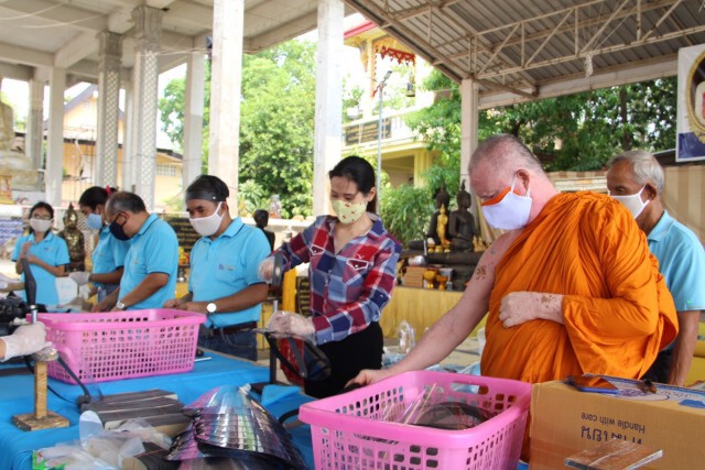 "ส.ส.กุลวดี" ร่วมทำหน้ากากให้แพทย์ราชบุรี