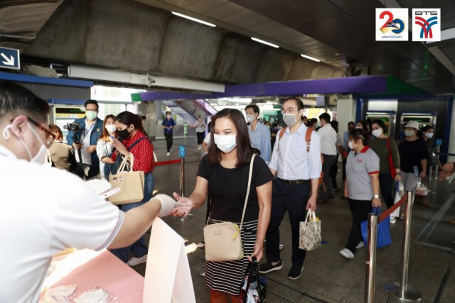 บีทีเอส-ฟลอริน่า​ ร่วมแบ่งปันแจกหน้ากากผ้าฝ้ายฟรี