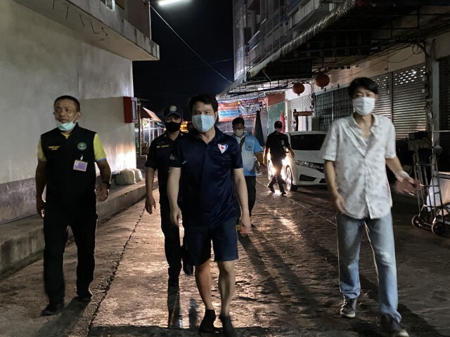 อ่างทอง ลุยฉีดน้ำยาฆ่าเชื้อโควิด-19 หวังรักษาสถิติผู้ติดเชื้อเป็นศูนย์
