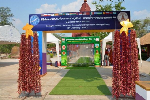 วัดไพรพัฒนารุมฆ่าโควิด-19 ฉีดพ่นยาฆ่าเชื้อไวรัสทุก 3 ชม.จัดเก้าอี้ห่าง 2 เมตร