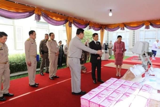 ในหลวง-พระราชินี พระราชทานพระราชวโรกาสให้นายกฯ เข้าเฝ้าถวายรายงานสถานการณ์โควิด-19