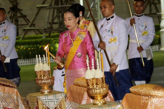 พระบาทสมเด็จพระเจ้าอยู่หัว เสด็จฯไปในการพระราชพิธีวันที่ระลึกมหาจักรีบรมราชวงศ์