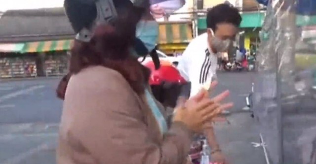 ไอเดียบรรเจิด ! ทำฉากพลาสติกใสกั้นหน้าร้าน ป้องกันโควิด-19