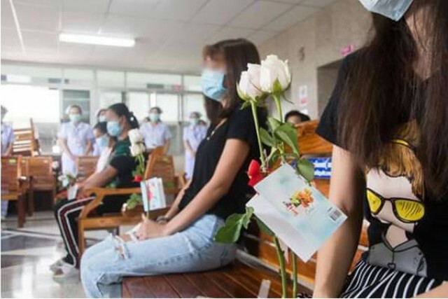 ดีใจที่ได้กลับบ้าน! ผู้ป่วยโควิด-19 รพ.อรัญประเทศ 7 ราย หายเป็นปกติแล้ว