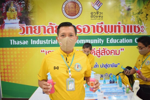 วก.ท่าแซะ ไอเดียเจ๋ง ผลิตสบู่เหลวล้างมือจากน้ำมะพร้าวกะทิ ป้องกัน โควิด-19